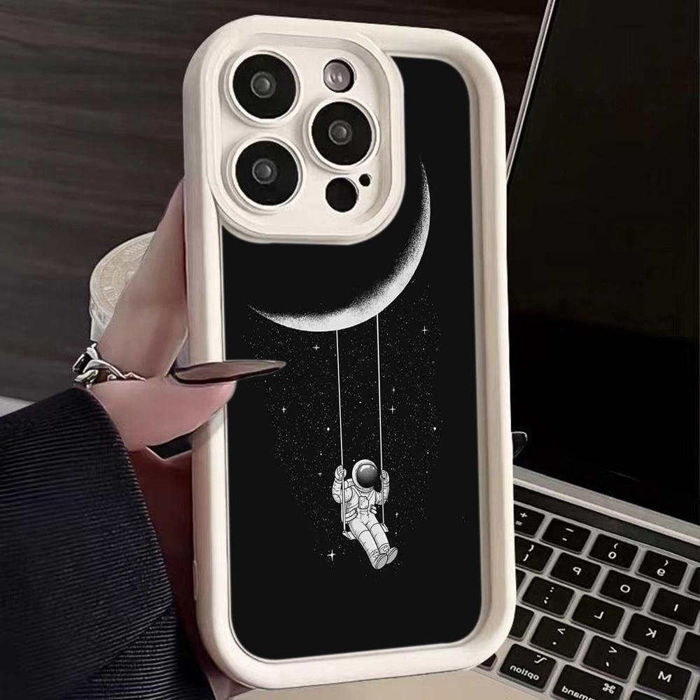 Ae97 Space Moon Astronaut Black art Защитные чехлы для телефонов для iPhone 13 14 15 Pro Max infinix Hot 40i Tecno Camon 30 20 Pro Angel Eyes Задняя крышка из ТПУ