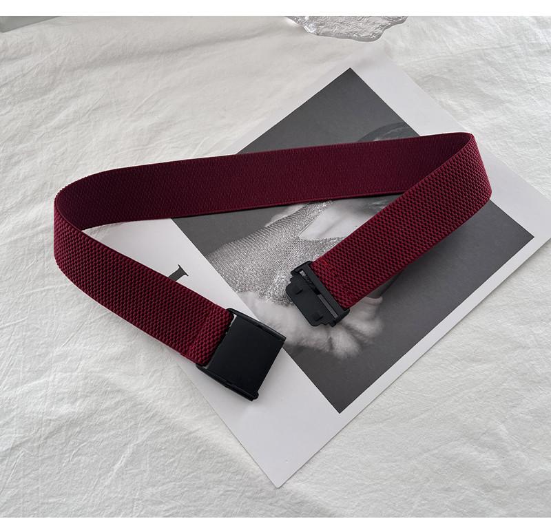 Универсальный Эластичный Пояс для Женщин со Стильной Пластиковой Пряжкой в Элегантном Черном Цвете