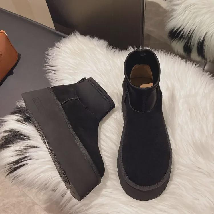 Женские европейские зимние ботинки на толстой подошве 2024 года: Мягкие, увеличивающие рост, теплые и модные короткие хлопковые туфли для зимы
