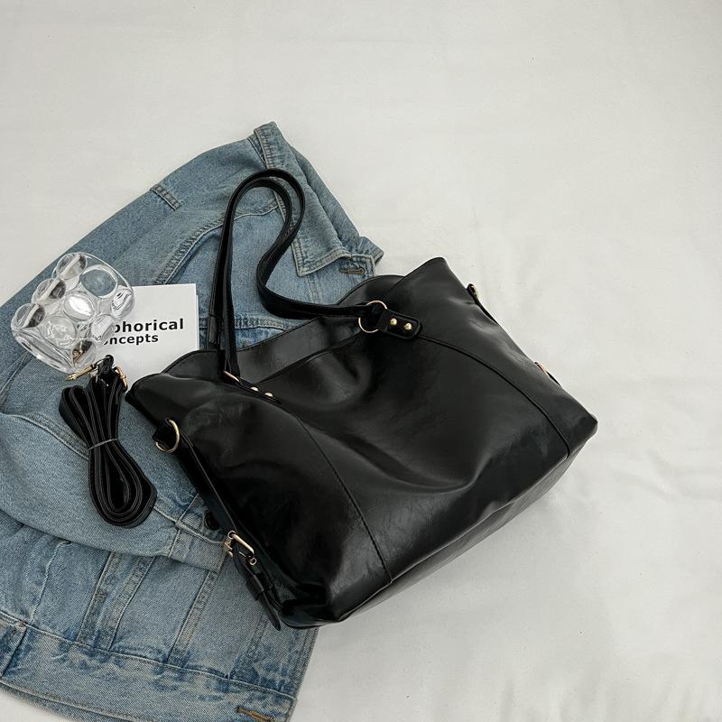Beautiful women's bags women's large capacity  new trendy fashion autumn and winter shoulder bag texture commuter tote bag