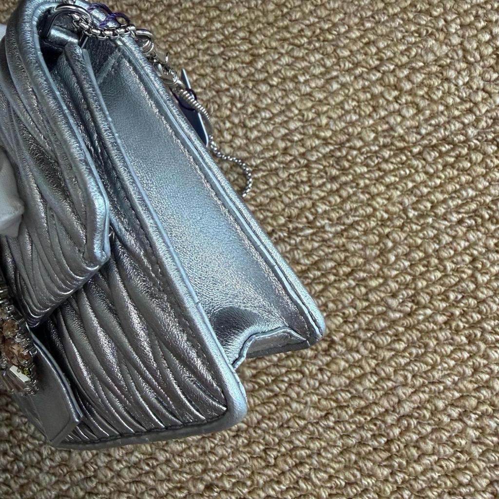 [Pre-Owned] Matelassé Solid Compact Leather Shoulder Bag - Very Good #1IWZJ7K