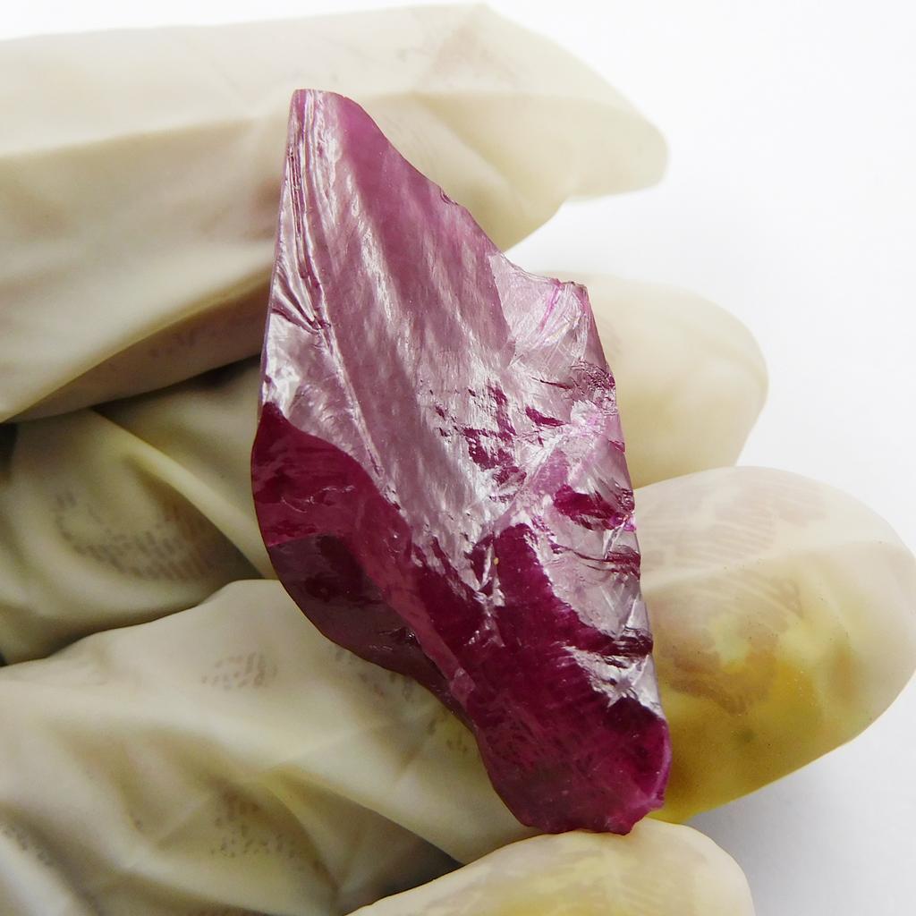Natural Red Ruby Loose Gemstone Uncut Raw Rough 90.60 ct for Lapidary and Gem Collections