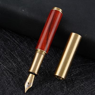 Перьевая ручка для каллиграфии с плавным письмом. Школа перьевых ручек для бизнеса высокого класса.