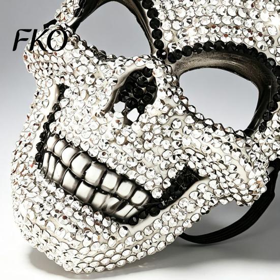 Eye-catching Rhinestone Mask Sparkling Rhinestones Halloween Mask, 3D Skull Comfortable Full Face Fashionable for Women Adult Cosplay Parties