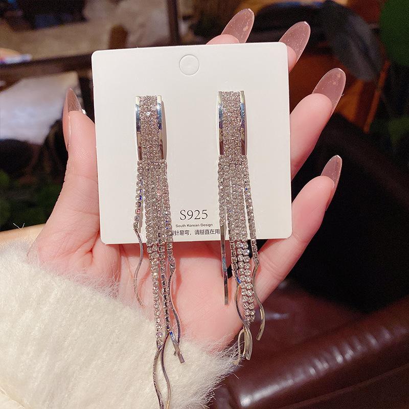 Diamond-studded Fairy Earrings Fashion Sense of Temperament Super Fairy Tassels Show Thin Earrings Exaggerated Earrings.