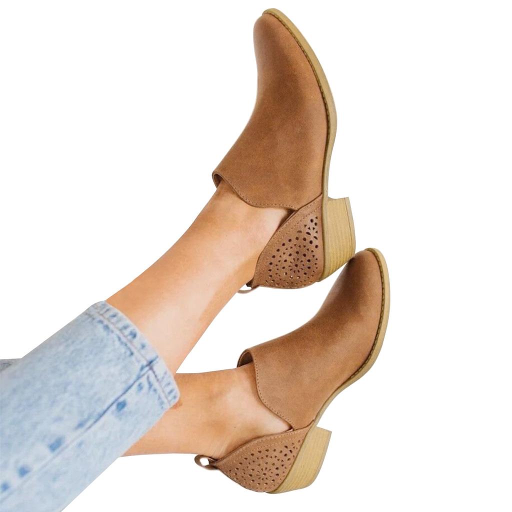 Женская обувь Полые однотонные короткие сапоги на среднем каблуке с острым носком