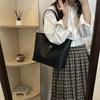High-end Women's Large Capacity Bag New Style Simple Commuting Shoulder Bag Fashionable and Versatile Underarm Tote Bag