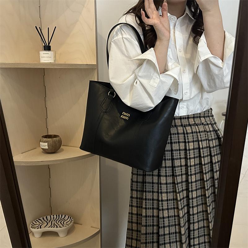 High-end Women's Large Capacity Bag New Style Simple Commuting Shoulder Bag Fashionable and Versatile Underarm Tote Bag