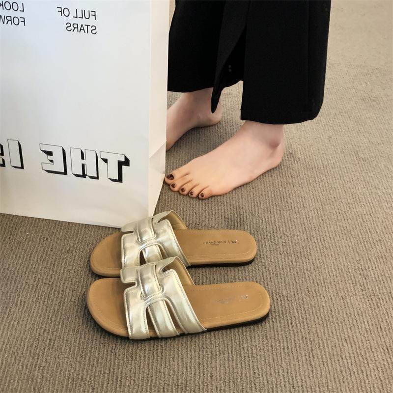 Fashion Beach Sandals Are Versatile and Popular Outside, and Boken Temperament Is Trendy with Flat-bottomed Slippers for Women In the Summer of 2025