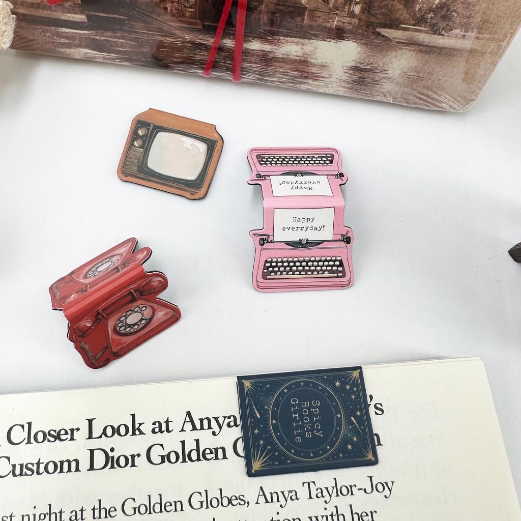 4pcs Retro Painting Bookmark for Books Vintage Items Veiws Magnetic Page Clips Book Marker Unique Reading Gift