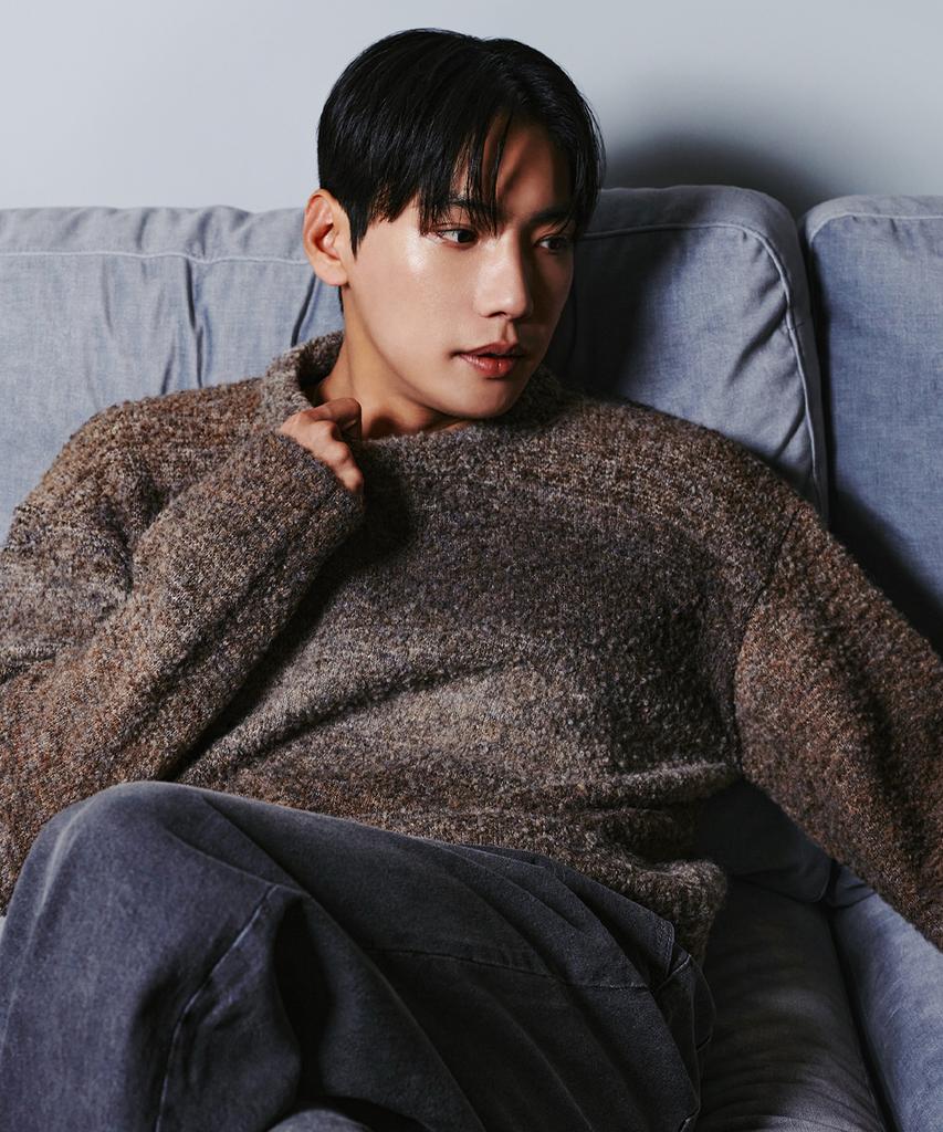 NODU Npn Gradient Boucle Two-Tone Striped Round Neck Long Sleeve Knit [Brown]