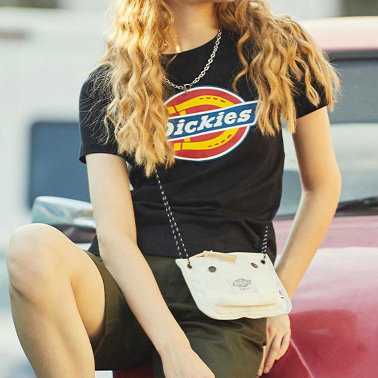 Dickies Женская футболка с принтом букв логотипа SS23, круглым вырезом, короткими рукавами и спущенной линией плеч, черная DK008816BLK1