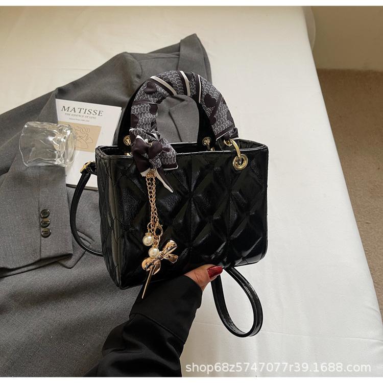 2025 новая сумка в стиле легкой роскоши, высокого класса, с маленьким ароматом, модная и универсальная сумка через плечо, сумка-конверт Lingge, ручная сумка-конверт