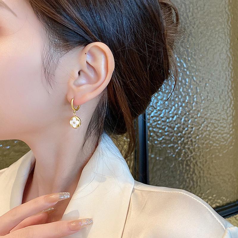 Трендовые серьги из титановой стали с четырьмя листами клевера 2022 года: Элитный дизайн класса люкс для женщин