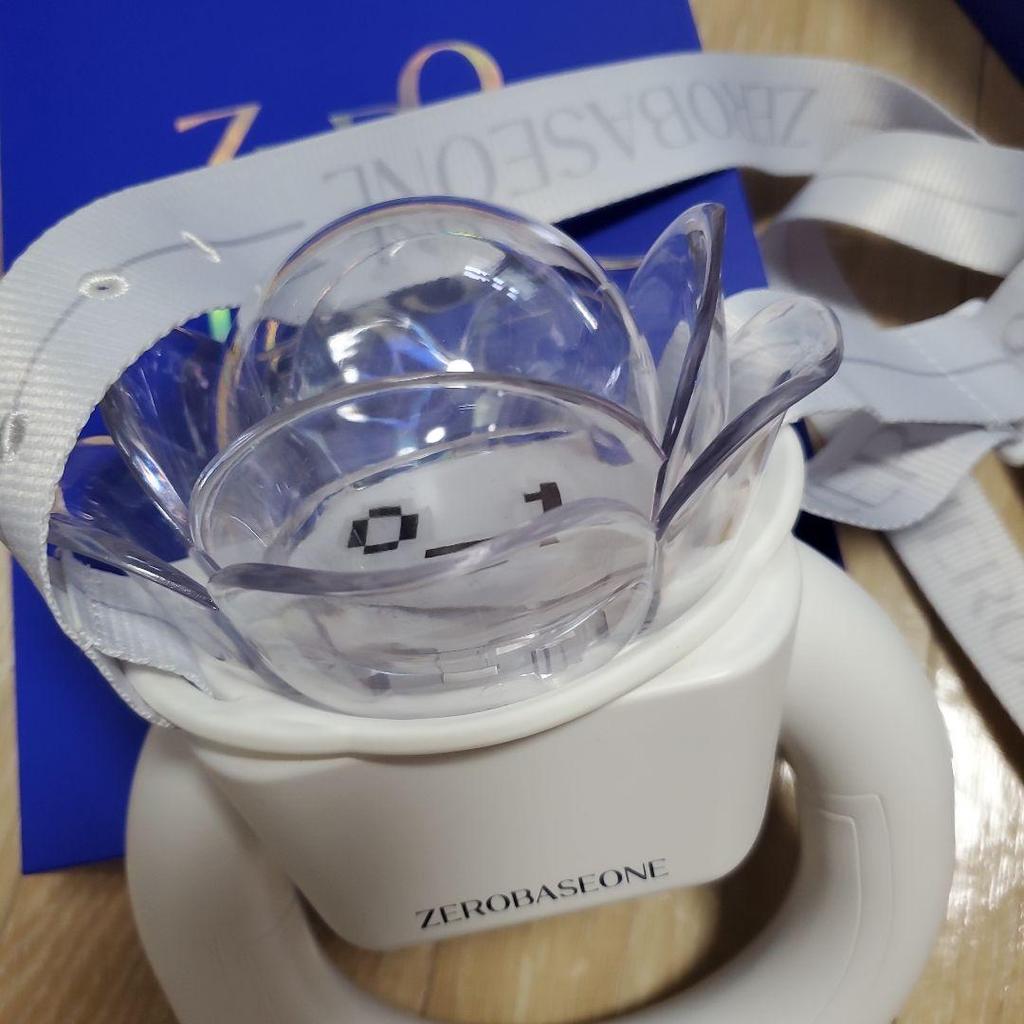 [USED] ZEROBASEONE ZB1 Zebeone Penlight with Strap