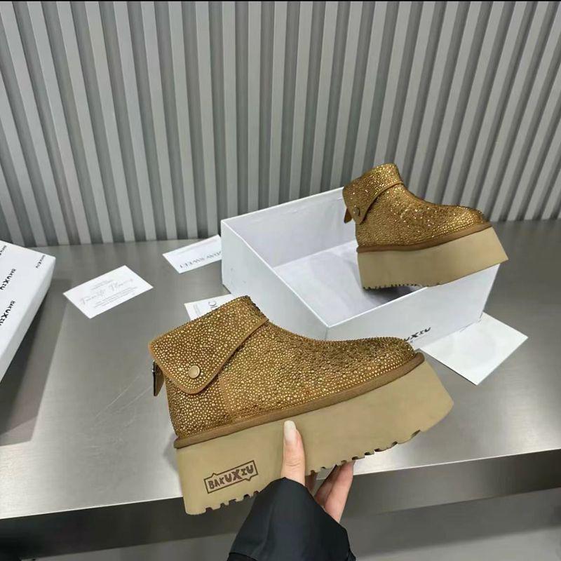 Платформа из бисквита, ботильоны на щиколотке со стразами: Зимняя мода 2025