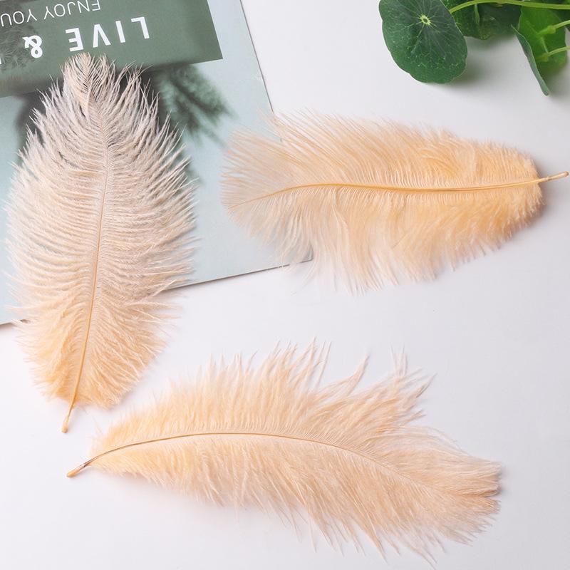 Большие страусиные перья 15-20 см для свадебных композиций и сценического реквизита