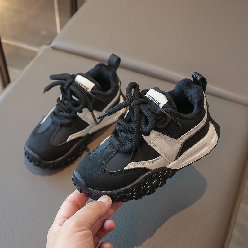 2024 Плюшевые кроссовки для девочек и мальчиков Зимние Новая мода Корейский стиль Мягкая подошва Противоскользящие Универсальные Уличные Спортивные Шикарные туфли