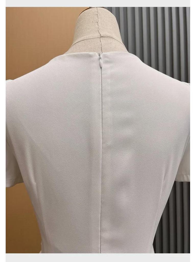 Элегантное ретро-платье миди с квадратным вырезом, плиссировкой, рукавами-фонариками и разрезом