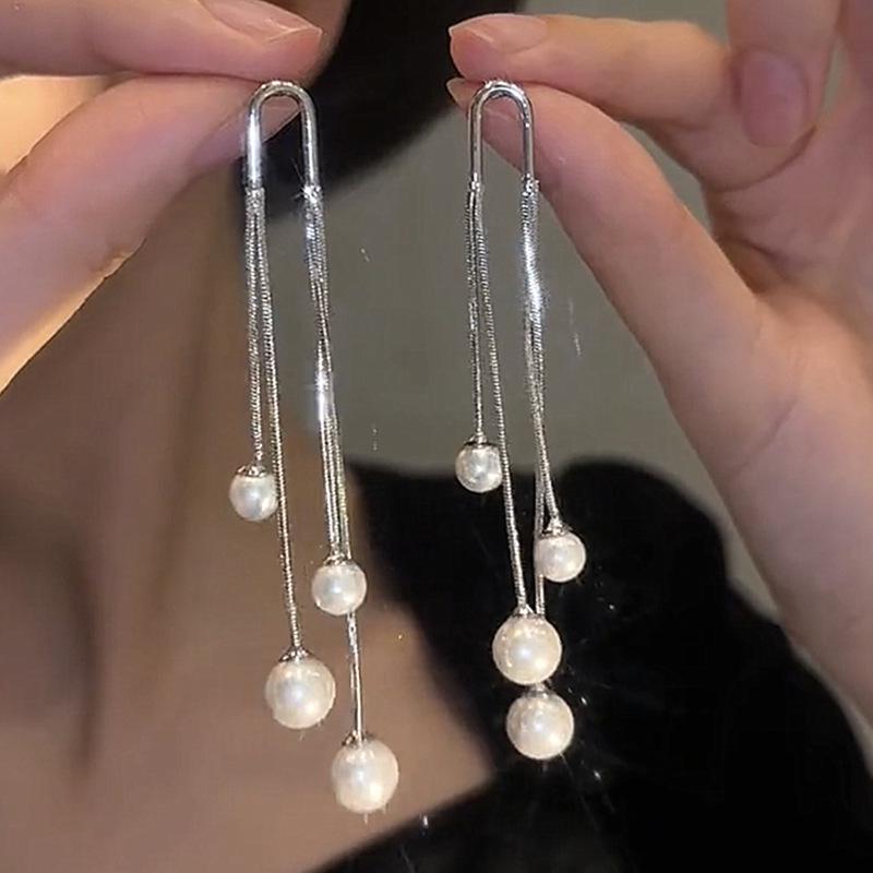 2023 High-End French Pearl Earrings: Light Luxury, Unique Design for Women
