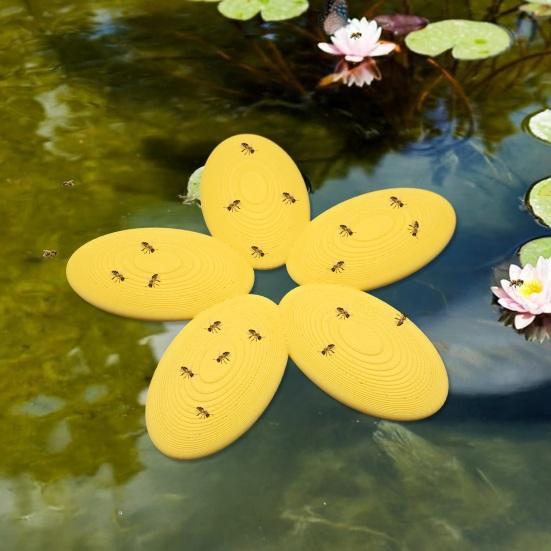 Bee Watering Station Flower Shape Floating Butterfly Waterer Garden Bee Insect Drinking Fountain for Thirsty Pollinator Feeding Bathing