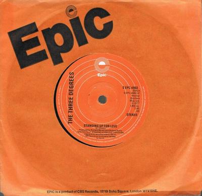 7-дюймовая пластинка THREE DEGREES - Standing Up For Love SEPC4992 Epic 1977 UK Соул/Фанк Б/У