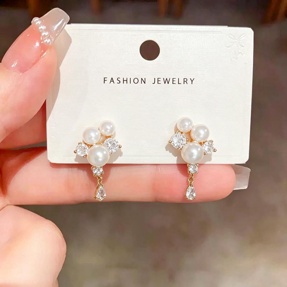 Elegant French Retro Zircon Pearl Earrings for Women – Versatile High-End Fashion Accessory