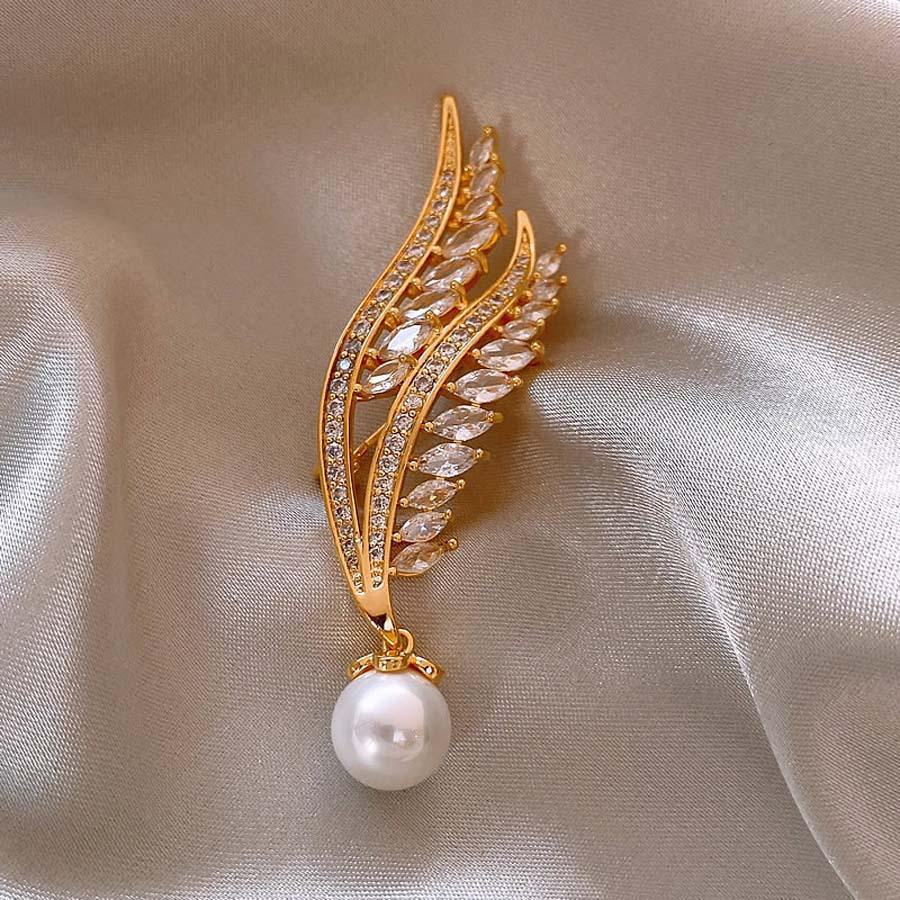 Summer Anti-Exposure Brooch: Fashionable and Luxurious Collar Pin for Women.