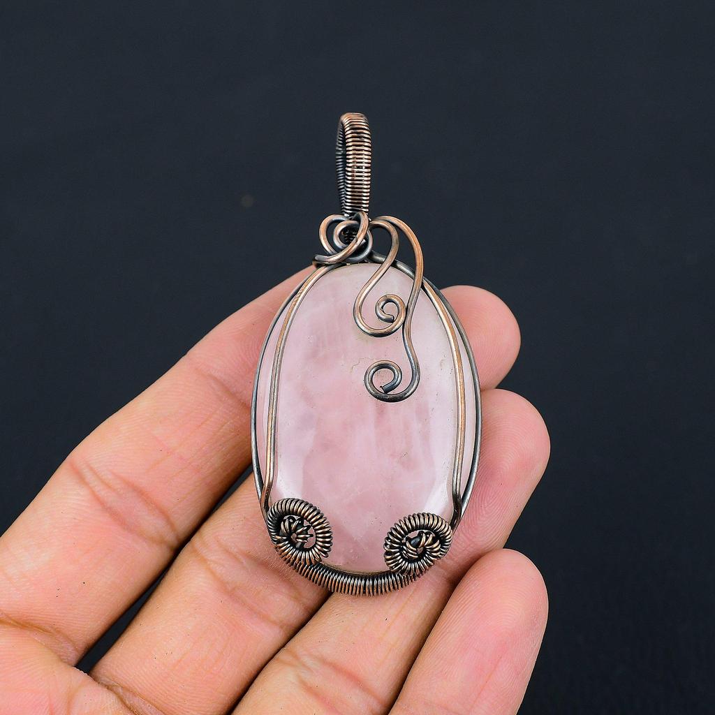 Розовый кварц Драгоценный камень Чистая медная проволока Обернутая ювелирная подвеска ручной работы