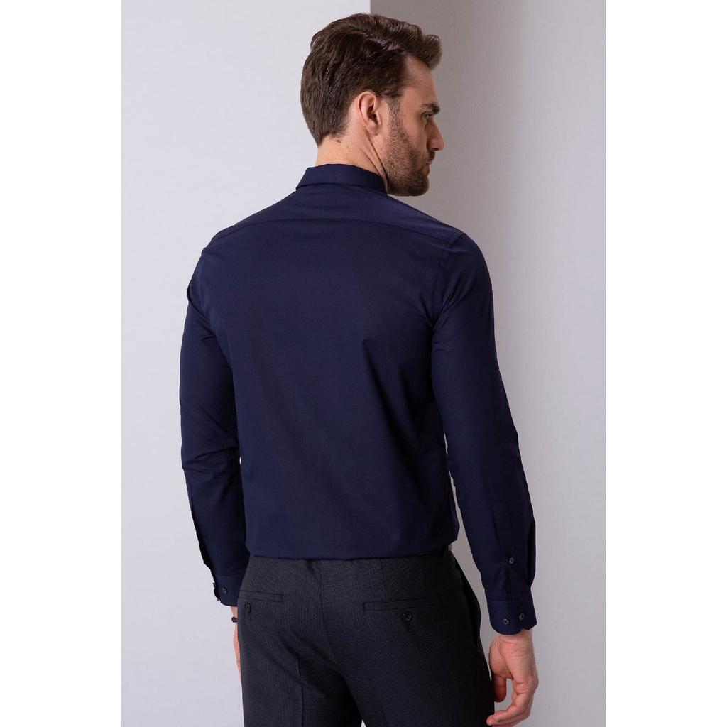 Белая классическая рубашка узкого кроя