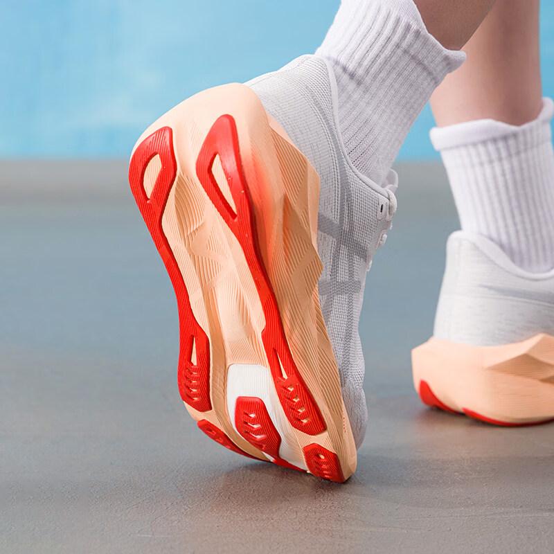 Asics Женские легкие отзывчивые беговые кроссовки NOVABLAST 6