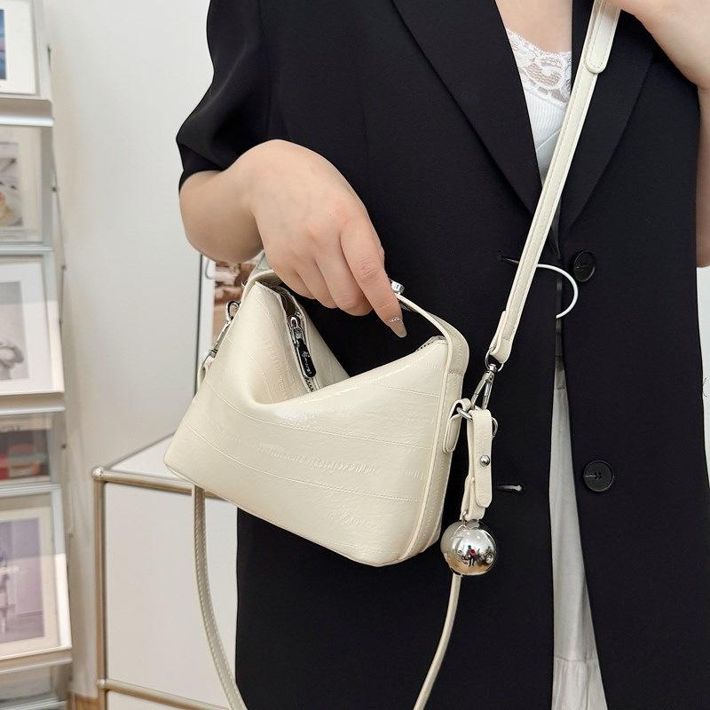 This year, the popular bell lunch box bag 2025 new fashionable versatile messenger handbag, high-end simple bucket bag