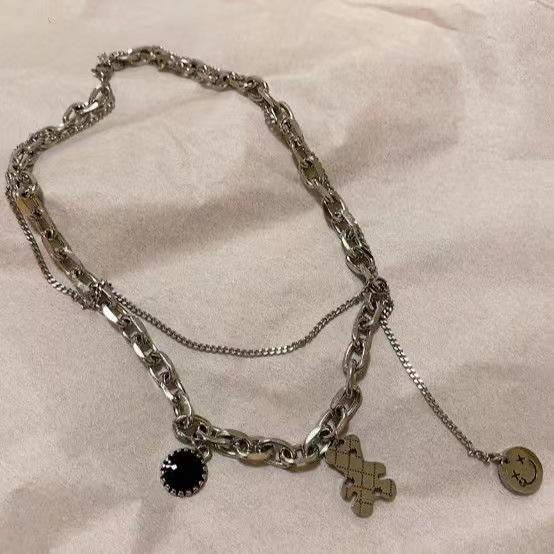 Хип-хоп двухслойное ожерелье с медведем, женский нишевый дизайн, цепочка на ключицу с подвеской в виде смайлика, новая подвеска-цепочка на шею 2025