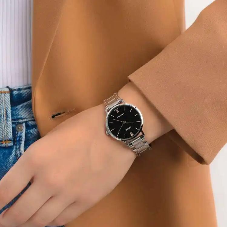 Casio Женские часы стандартной серии Серебристые LTP-VT01D-1B LTP-VT01D-1B