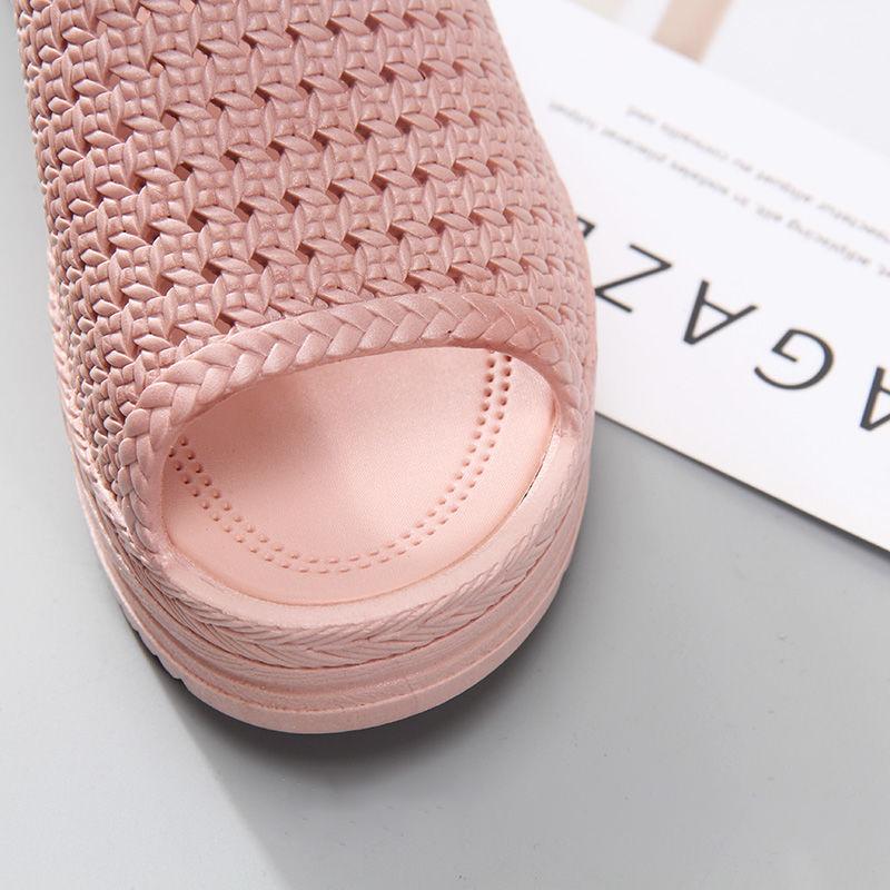 Женские тапочки. Летняя одежда. Универсальная пляжная обувь на высоком каблуке. Сандалии и тапочки на толстой подошве. Домашние легкие вещи.