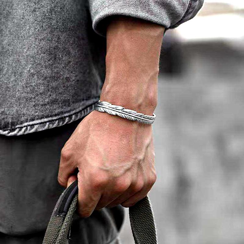 Retro European-American Open Feather Bracelet - Personalized Fashion Accessory