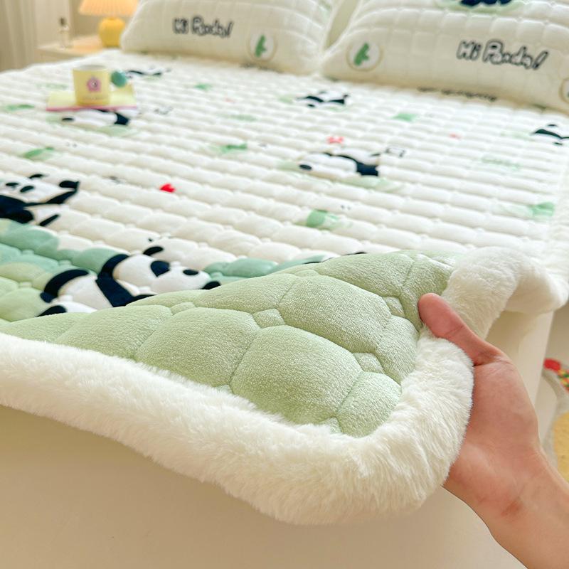 Стеганый велюровый наматрасник - Мягкая коралловая флисовая зимняя накладка, Утолщенный и теплый татами-мат.