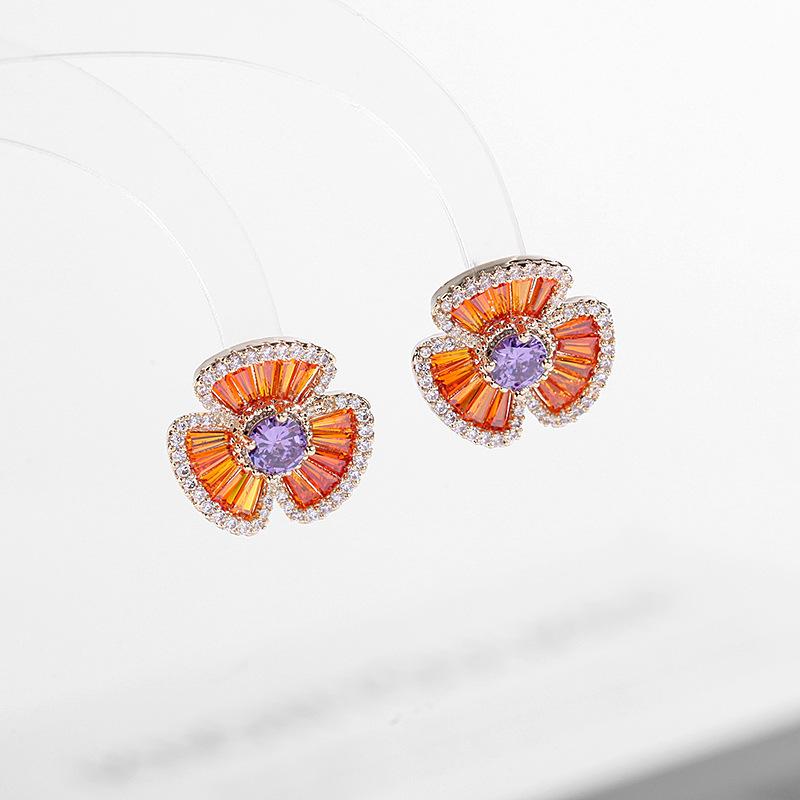 Новые серебряные серьги-гвоздики с микроинкрустацией из фиолетового циркония в форме цветка, свежие темпераментные серьги-гвоздики в стиле Мори.