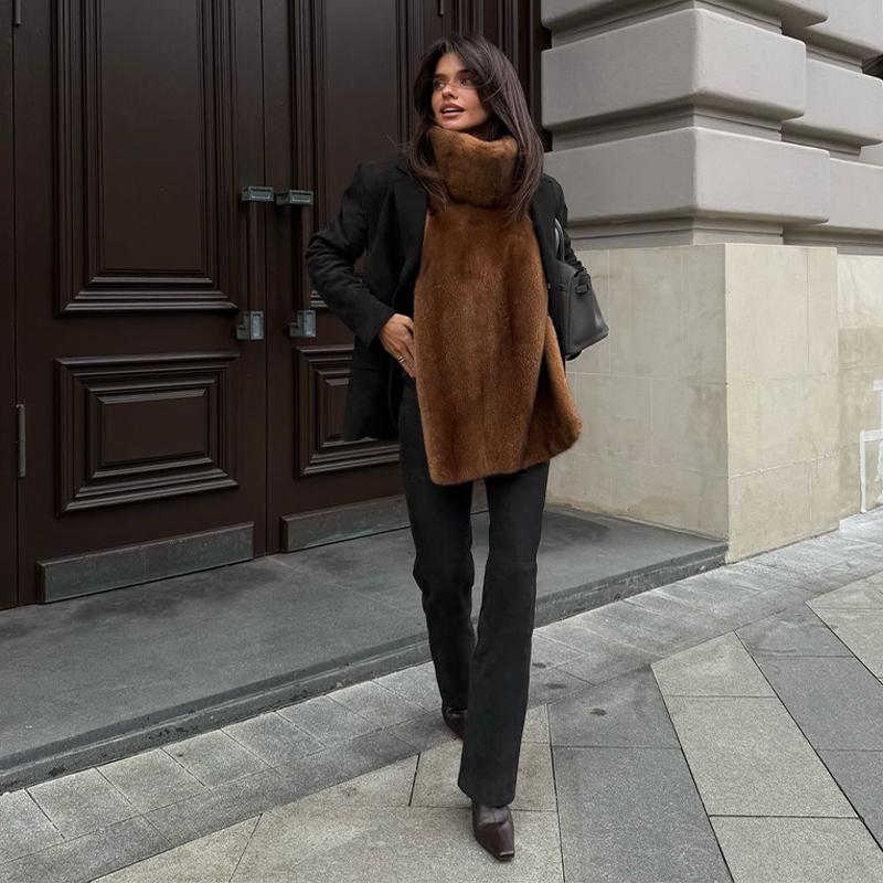 Женские меховые жилеты с высоким воротом, теплые свободные безрукавки, женские жилеты-накидки 2025 года, ранняя весна, уличные роскошные топы-безрукавки для леди