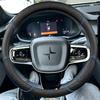 Для Volvo Polestar 2 XC40 Sport 2018-2025 Оплетка Перфорированная Дышащая Черная Кожа Синяя Строчка Накладка на Руль Автомобиля