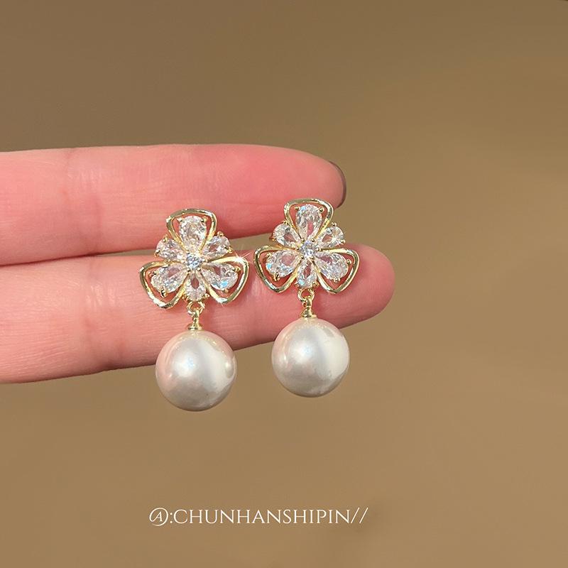 Light luxury exquisite zircon earrings temperament stud earrings niche design butterfly earrings pearl earless piercing mosquito coil disc ear clips