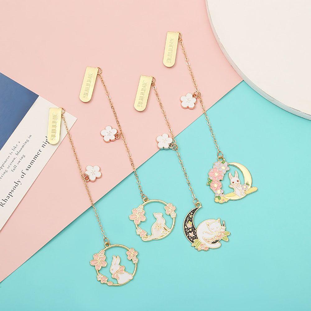 1Pcs Cute Rabbit Bookmark Metal Hollow Book Page Pagination Exquisite Book Clip Portable Book Page Marker
