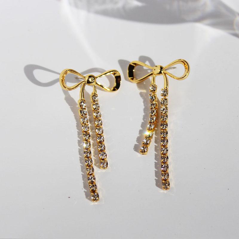 Мечтательные серьги-бабочки с бриллиантовой кисточкой: Стиль рококо, милая крутая девушка, легкая роскошь, преппи-шипы.