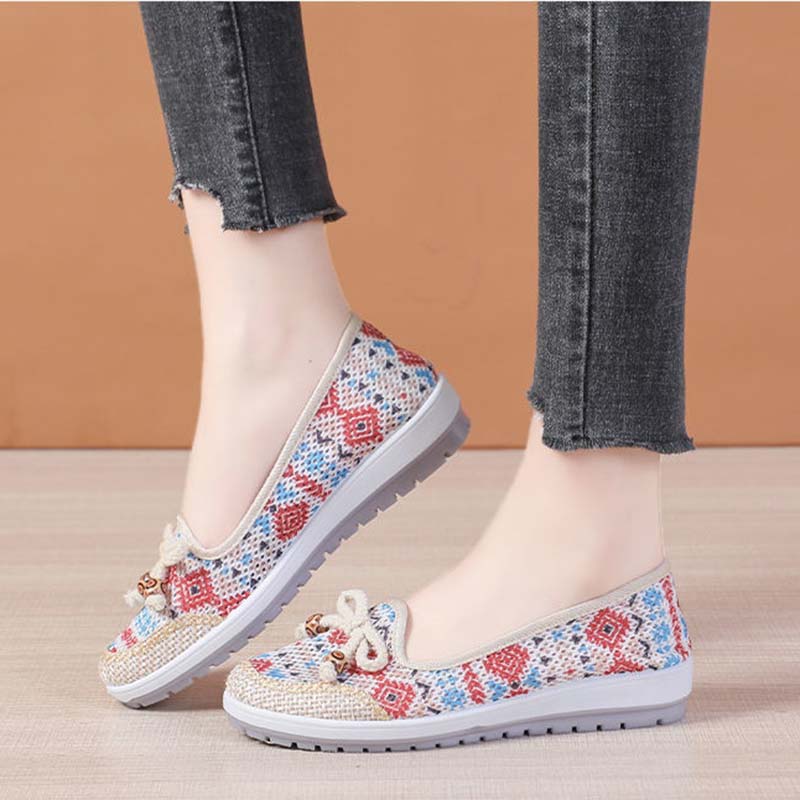 Тканевая обувь, женская нескользящая обувь для мам с мягкой подошвой, дышащие полые сандалии на плоской подошве, повседневная обувь с вышивкой