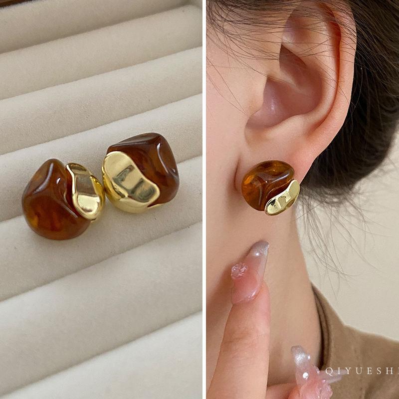 2025 Осень/Зима Женские Высококлассные Простые Серьги: Универсальный дизайн с системой цветов Майяра