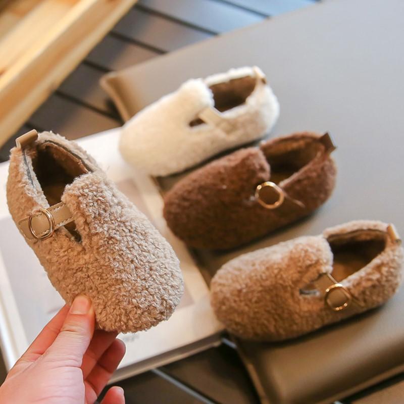 Детская зимняя обувь с хлопковой подкладкой, туфли на плоской подошве с Т-образным ремешком для девочек, теплая повседневная обувь с пряжкой, мягкая детская обувь из плюша