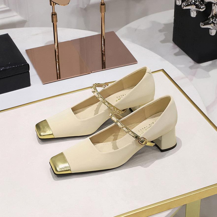 Туфли «Мэри Джейн» Темперамент, толстый каблук, средний каблук, светлый рот, соответствующий цвету, сращивание, квадратная головка, металлическая цепочка, одно слово с одинарными туфлями