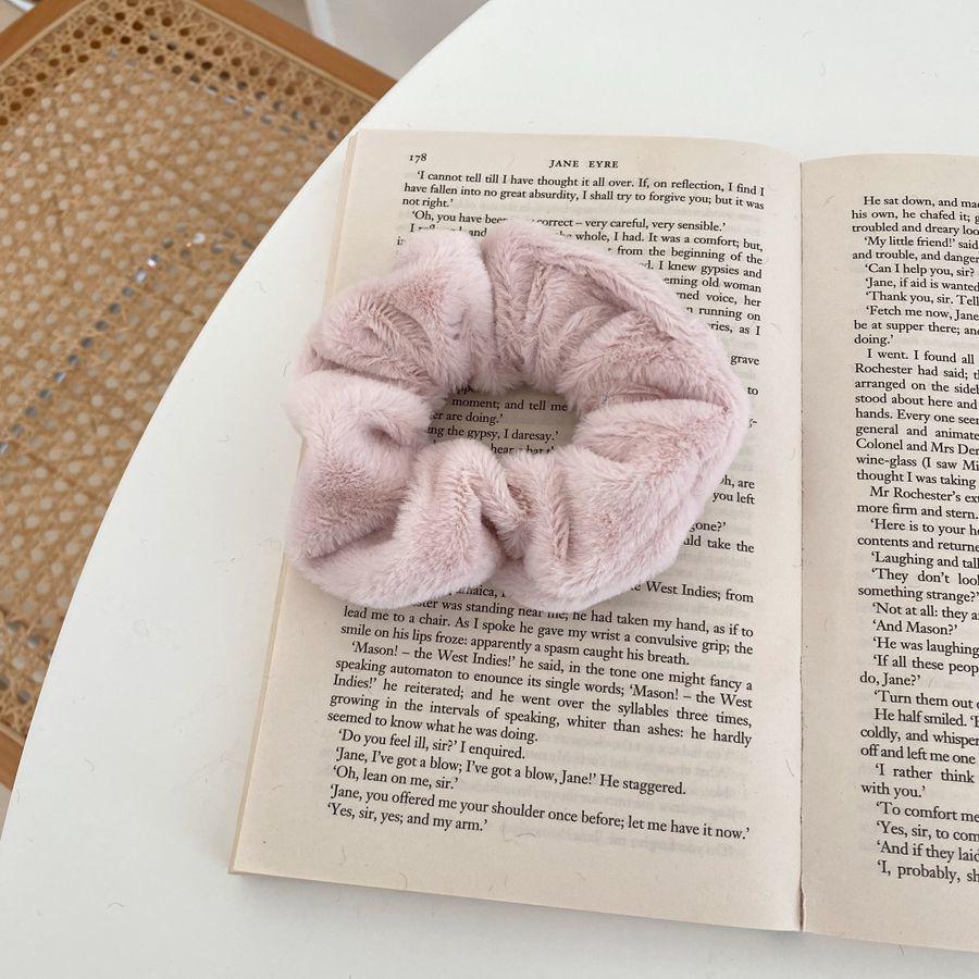 "Autumn/Winter Plush Korean Sweet Hair Ring: Simple Large Intestine Hair Accessory"