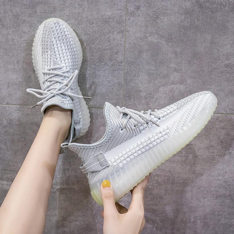 Пара кокосовых кроссовок 2025 лето новинка дышащие кроссовки для бега из ткани-мухи корейская версия легких спортивных кроссовок для женщин