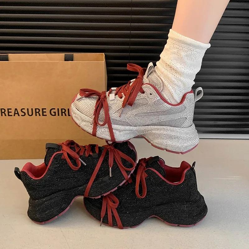 Мода 2024 года, женская вулканизированная обувь, украшенная звездными стразами, уличные туфли на толстой подошве для пап, увеличивающие повседневную спортивную обувь для женщин